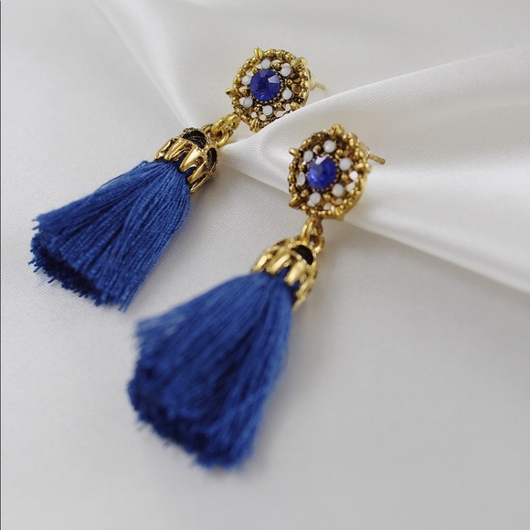 SALE 👀 Blue Tassel Earrings - Picture 4 of 7